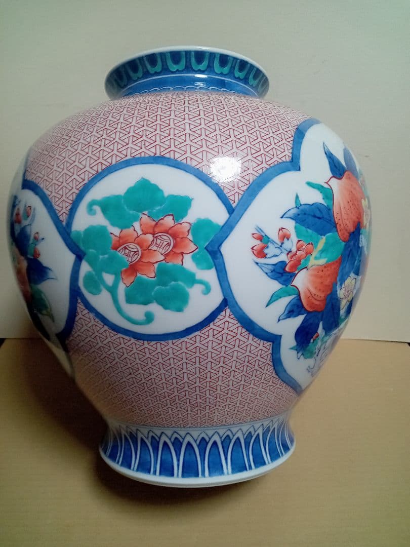 色鍋島桃絵松右衛門の作品です写真１７枚です