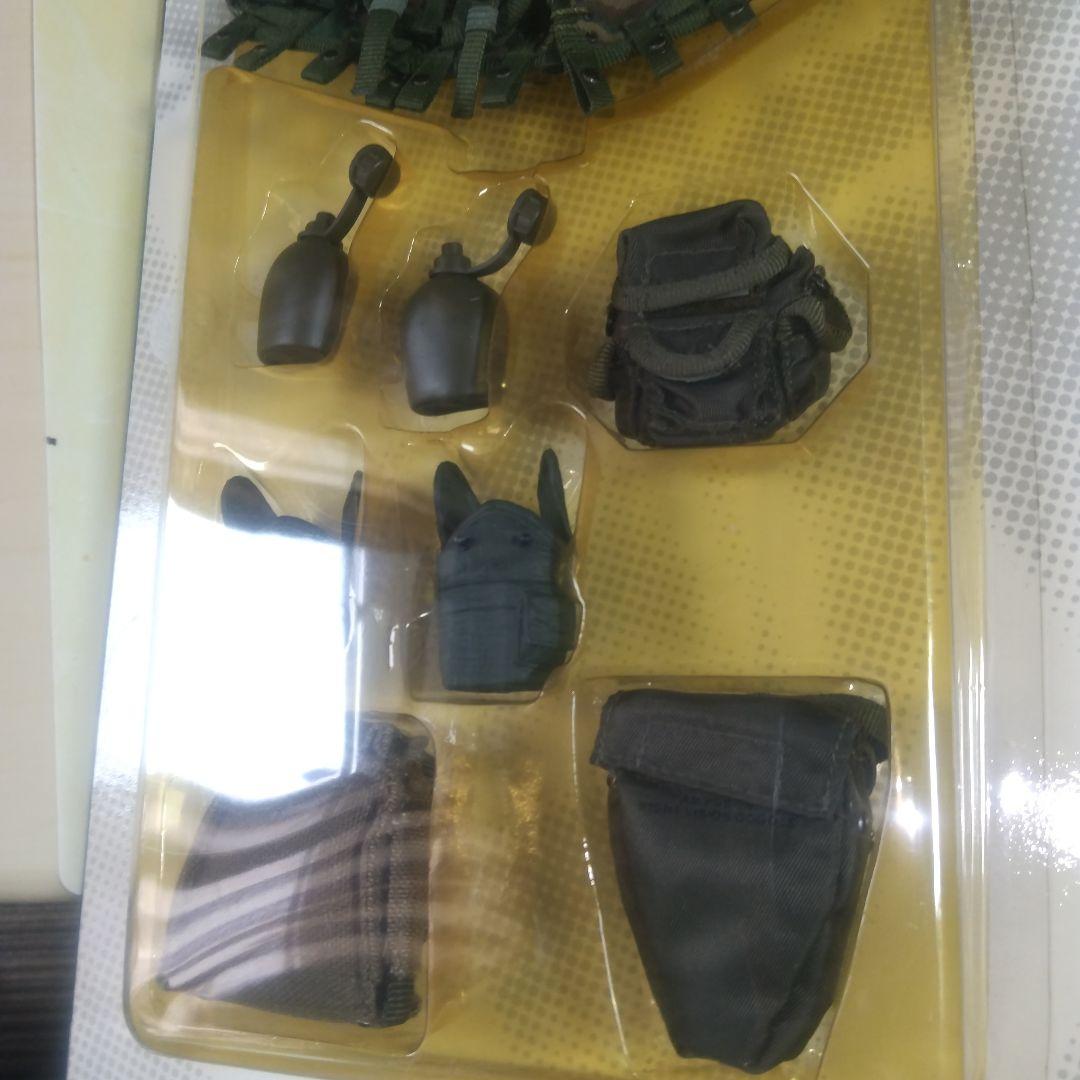 ドラゴン1/6女性兵士と同スケールのスコーピオン軽戦車かシュリダン戦車？のセット