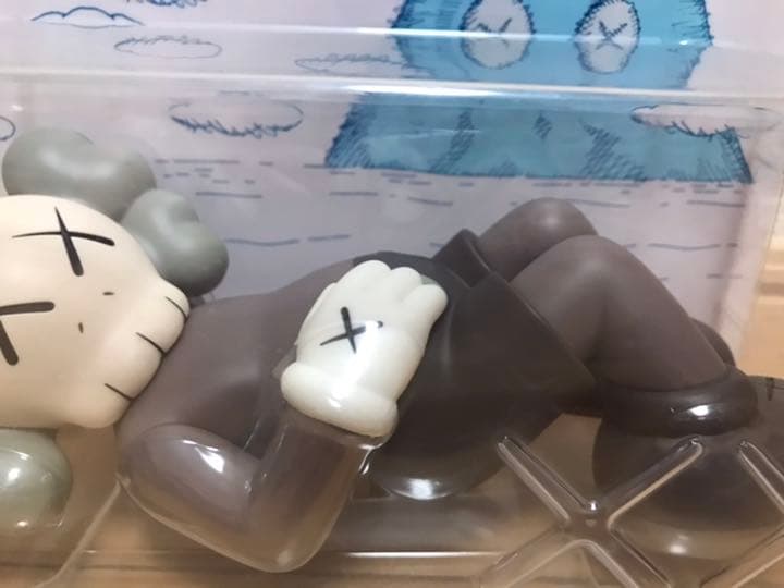 kaws カウズ　ホリデージャパン　9.5インチ　限定フィギュア