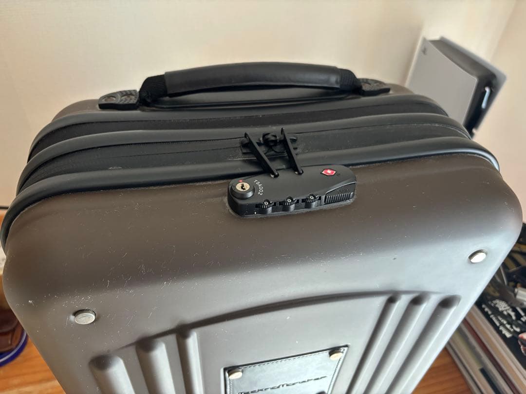 テクノモンスター アルミ カーボン スーツケース