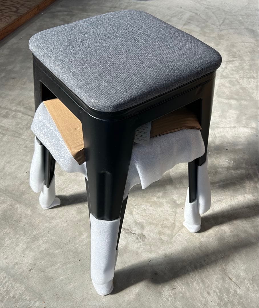 新品スツールを4脚、処分特価！