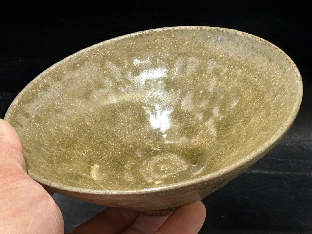 美しい古美術◾️蔵から深みのある緑色の釉薬が流れる上品で美しい平茶碗が出て来ました