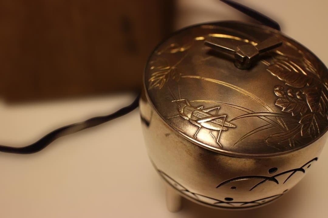 宮内省御用　服部製　純銀　丸形透かし香炉　241ｇ　　香道具銀瓶湯沸鉄瓶