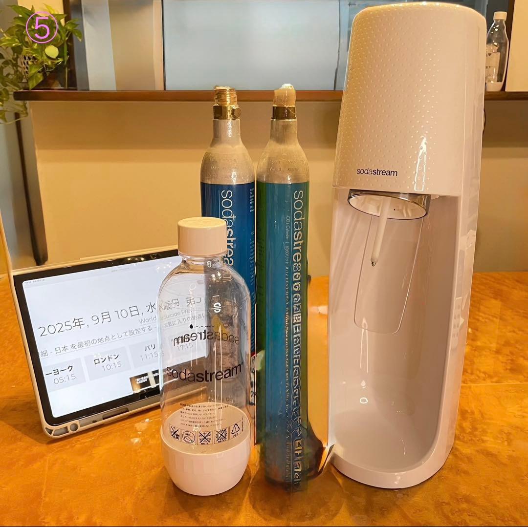 ソーダストリーム スピリット　ホワイト 専用ガスシリンダー2本 、専用ボトル1本