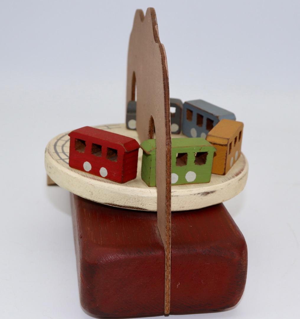 アメリカン・フォークアート 木製オルゴール アメリカ民謡「線路は続くよ」