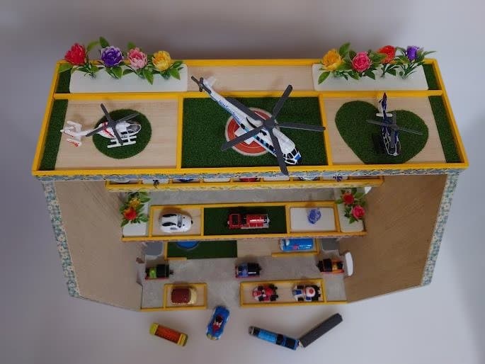 トミカ木製手作り駐車場（スモ－ルイエロ－）SY04