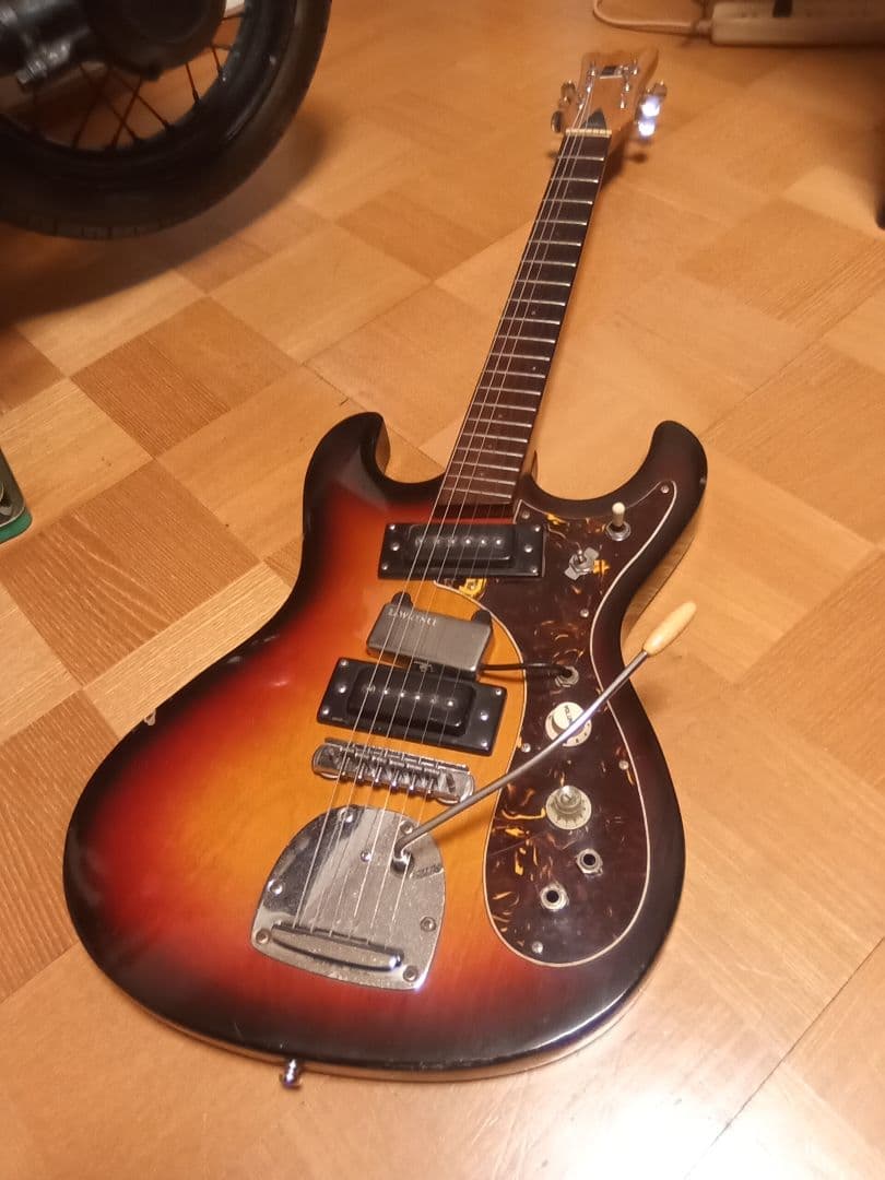 Guyatoneジャパンビンテージ　ビザールギター モズライトタイプ　 カスタム