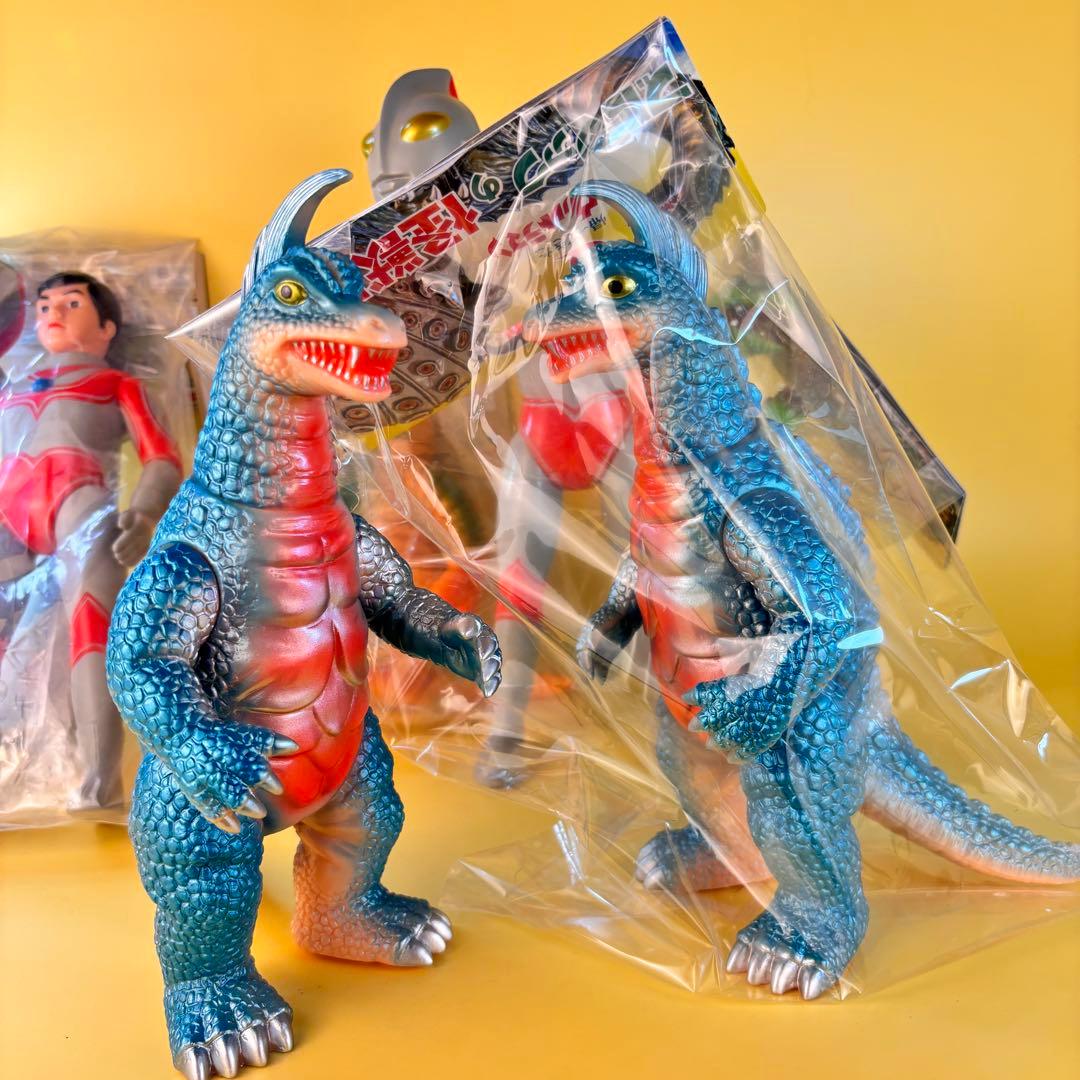 ゆ*ん様 ブルマァクの怪獣シリーズ★アーストロン Gカラー 帰ってきたウルトラマ