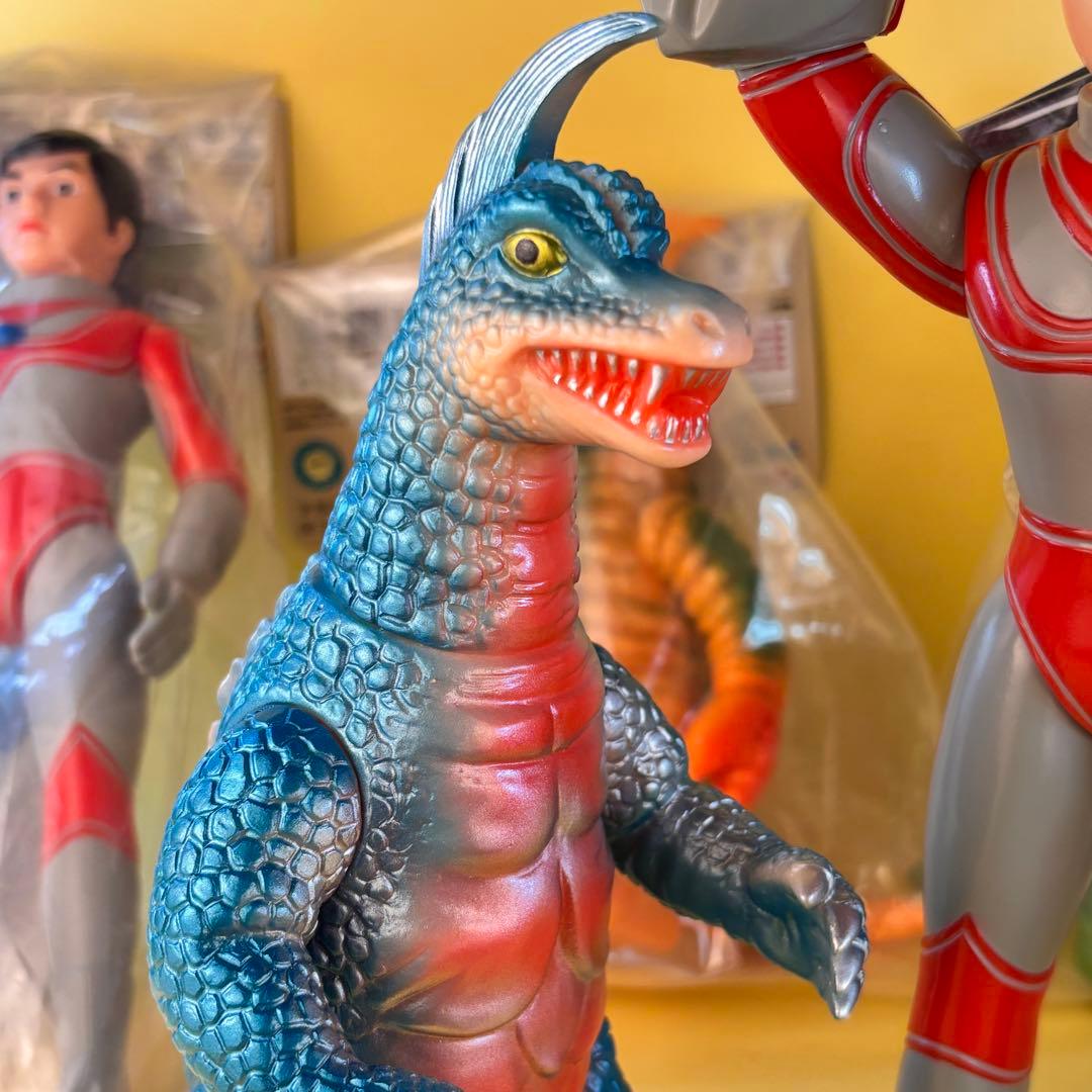 ゆ*ん様 ブルマァクの怪獣シリーズ★アーストロン Gカラー 帰ってきたウルトラマ
