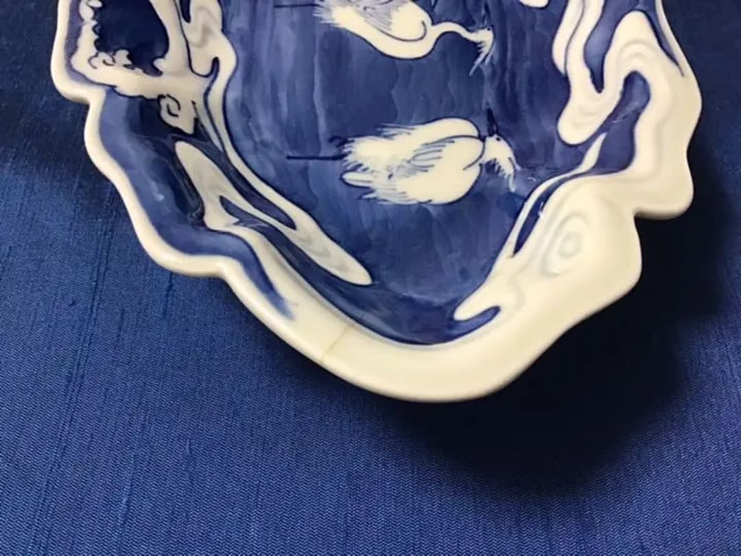 藍鍋島流水鷺図変形皿、5枚。