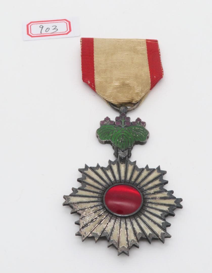 903、、勳六等単光旭日章　メダル　徽章 　勲章　記章　1点