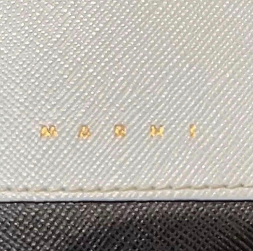 【値下げ中】MARNI 二つ折り財布 ホワイト/ネイビー/イエロー