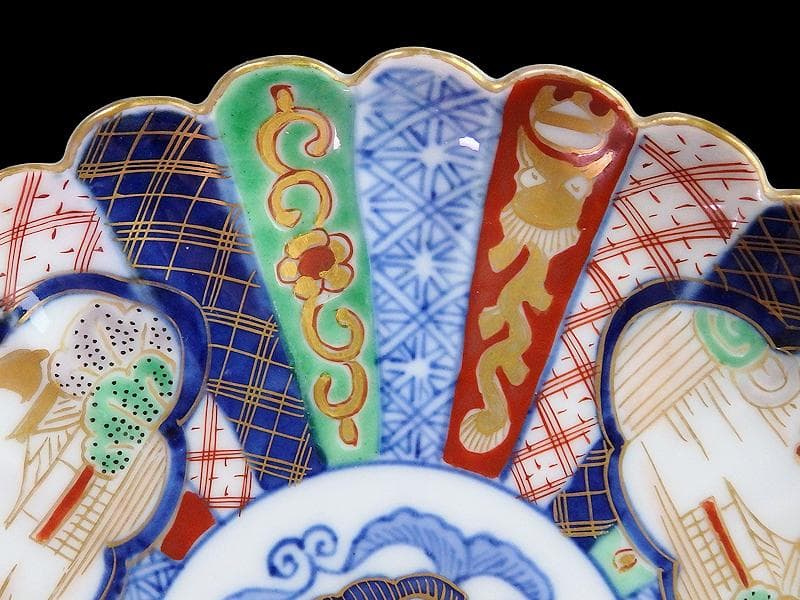 大聖寺伊万里　金襴手　紋章に菊花皿 　5寸皿　CYx