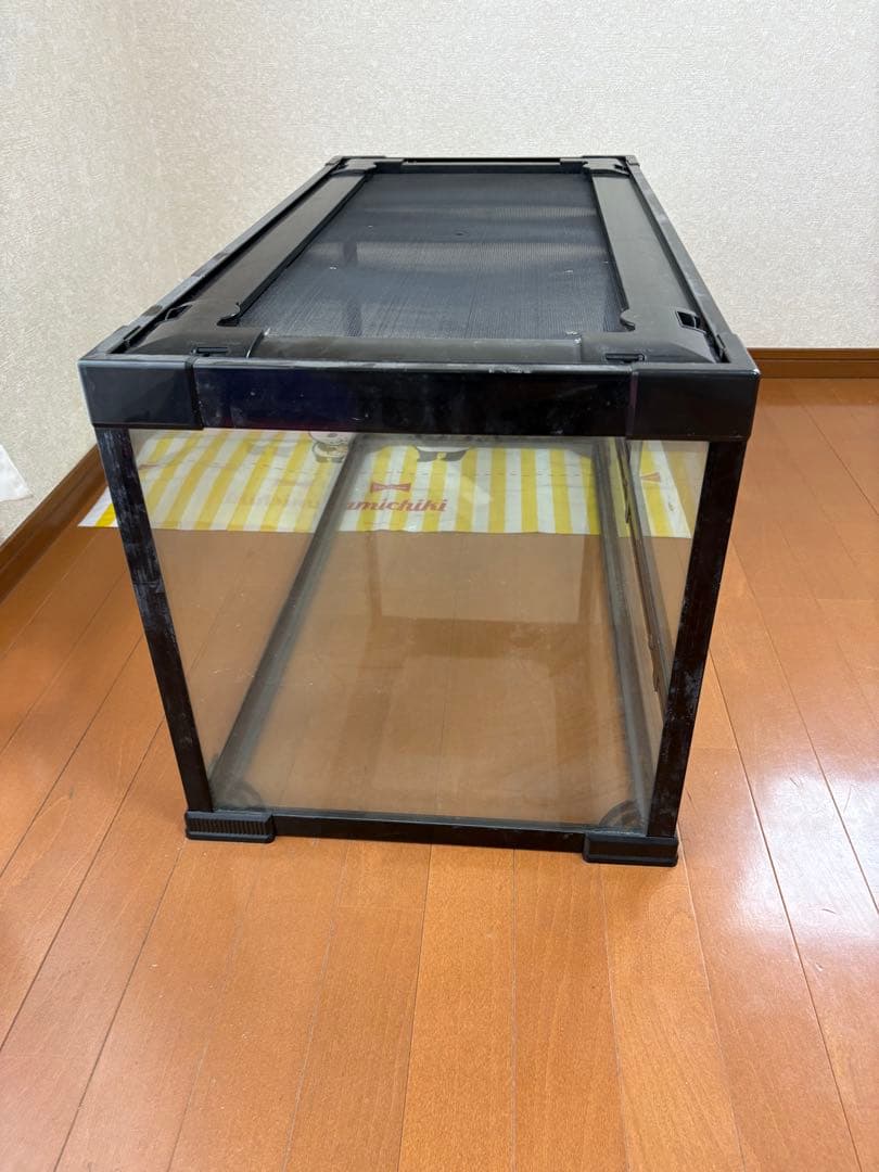 爬虫類ケージ
