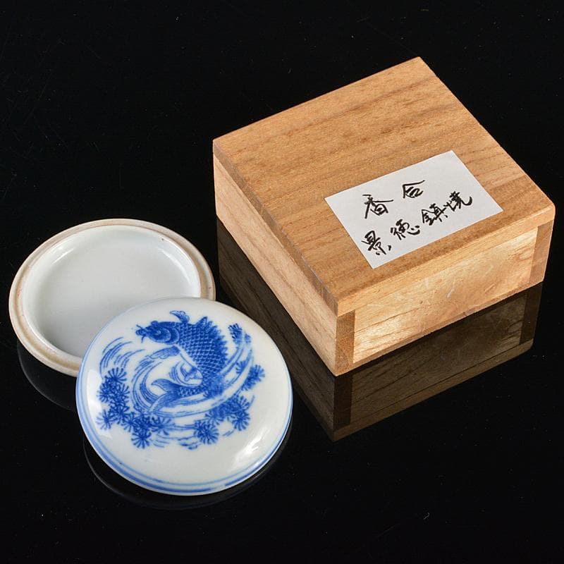 中国　景徳鎮製款　青花　魚藻文　香合　時代箱付　C　R6154