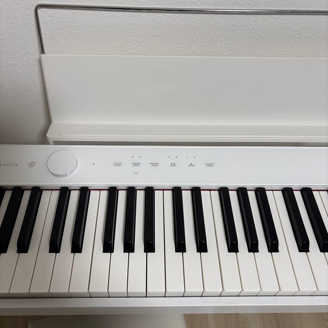 CASIOカシオ　PX-S1100WE プリヴィア　ホワイト電子ピアノ88鍵盤