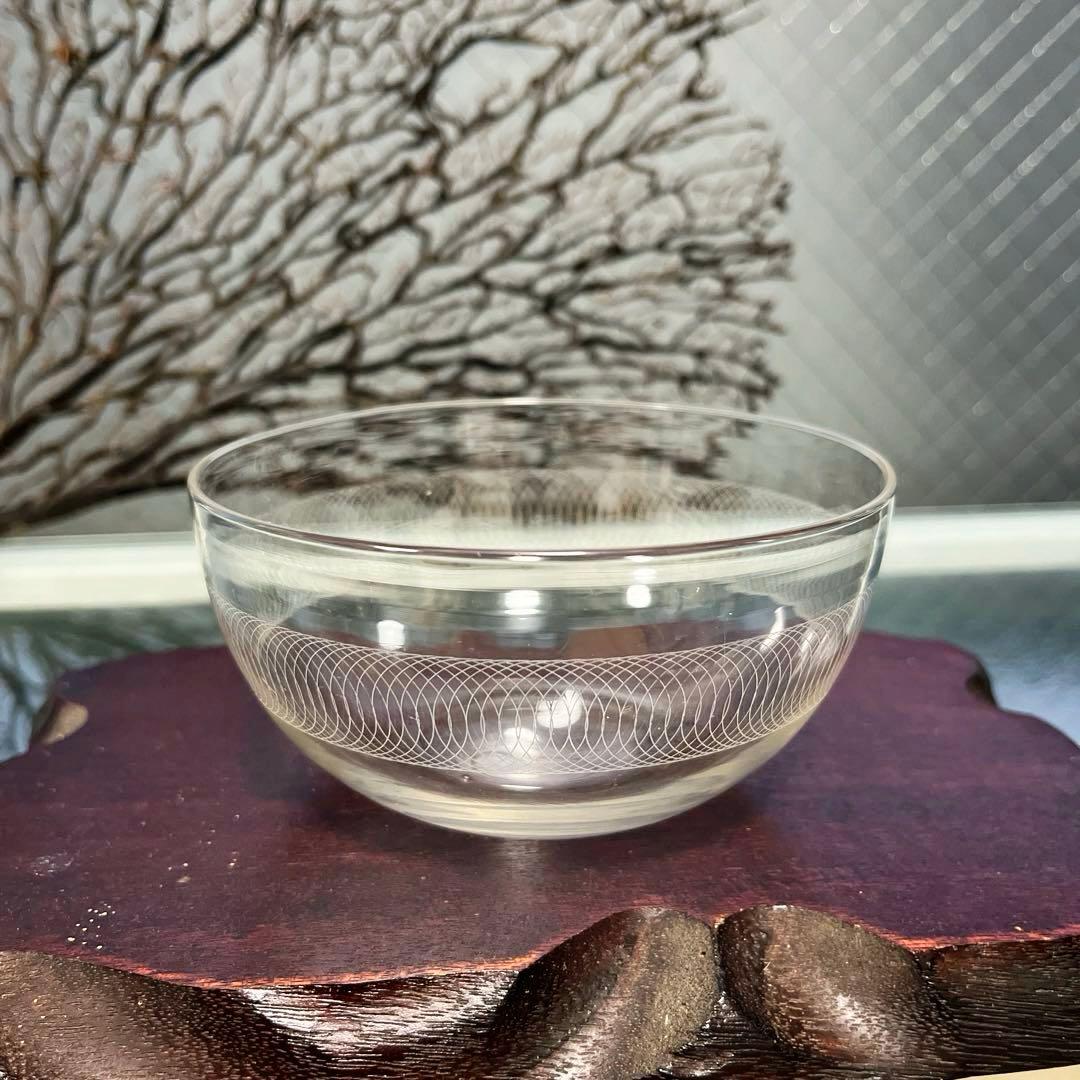 骨董　時代ガラス　グラヴィール技法　薄張りガラス　碗型　ボウル　ウランガラス１客