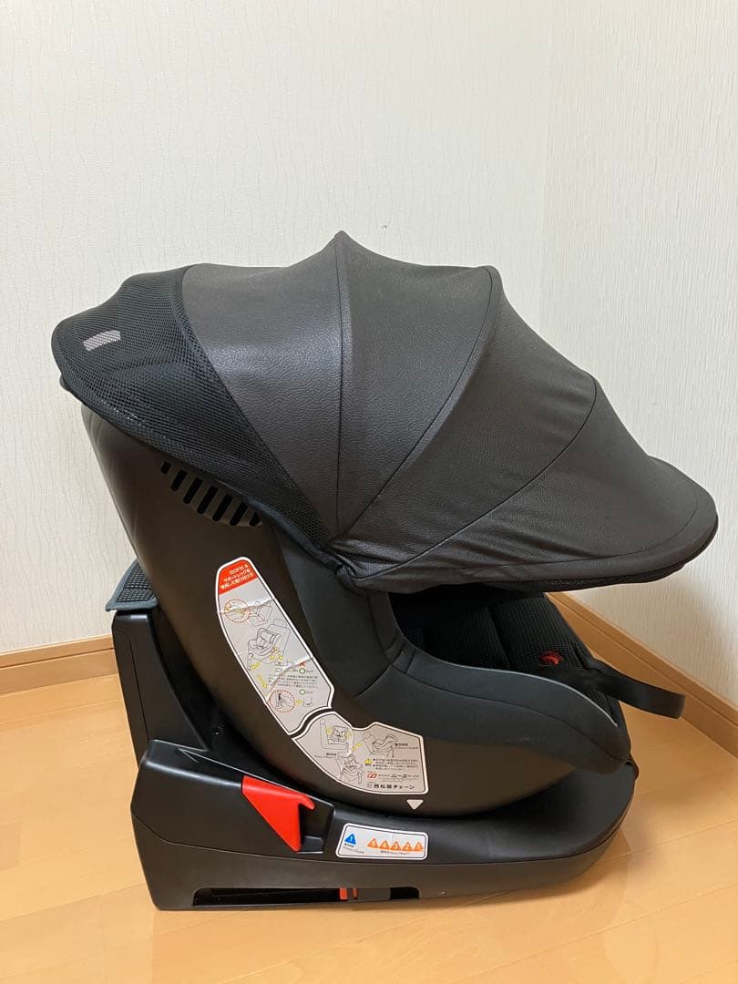 西松屋　ターンレジェFIX(回転式)チャイルドシート