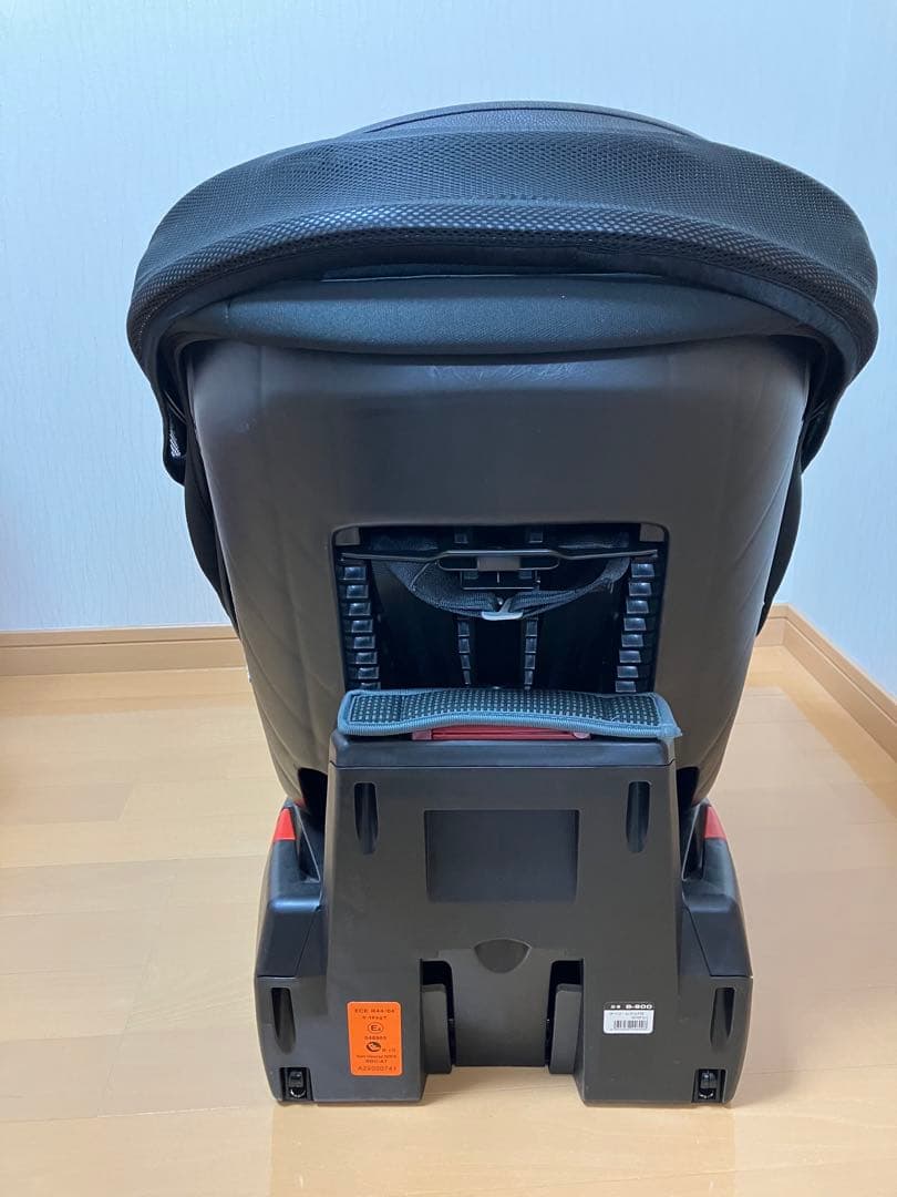 西松屋　ターンレジェFIX(回転式)チャイルドシート