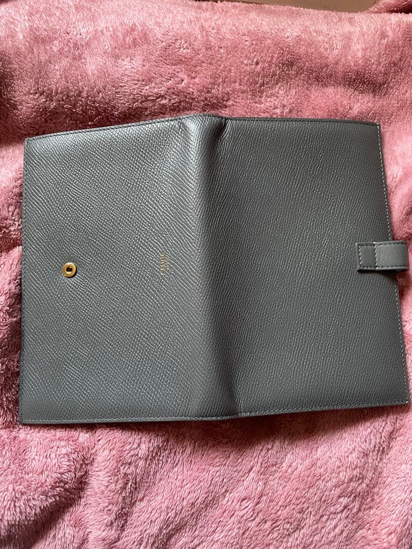 CELINE グレージュ 長財布　ラージストラップウォレット