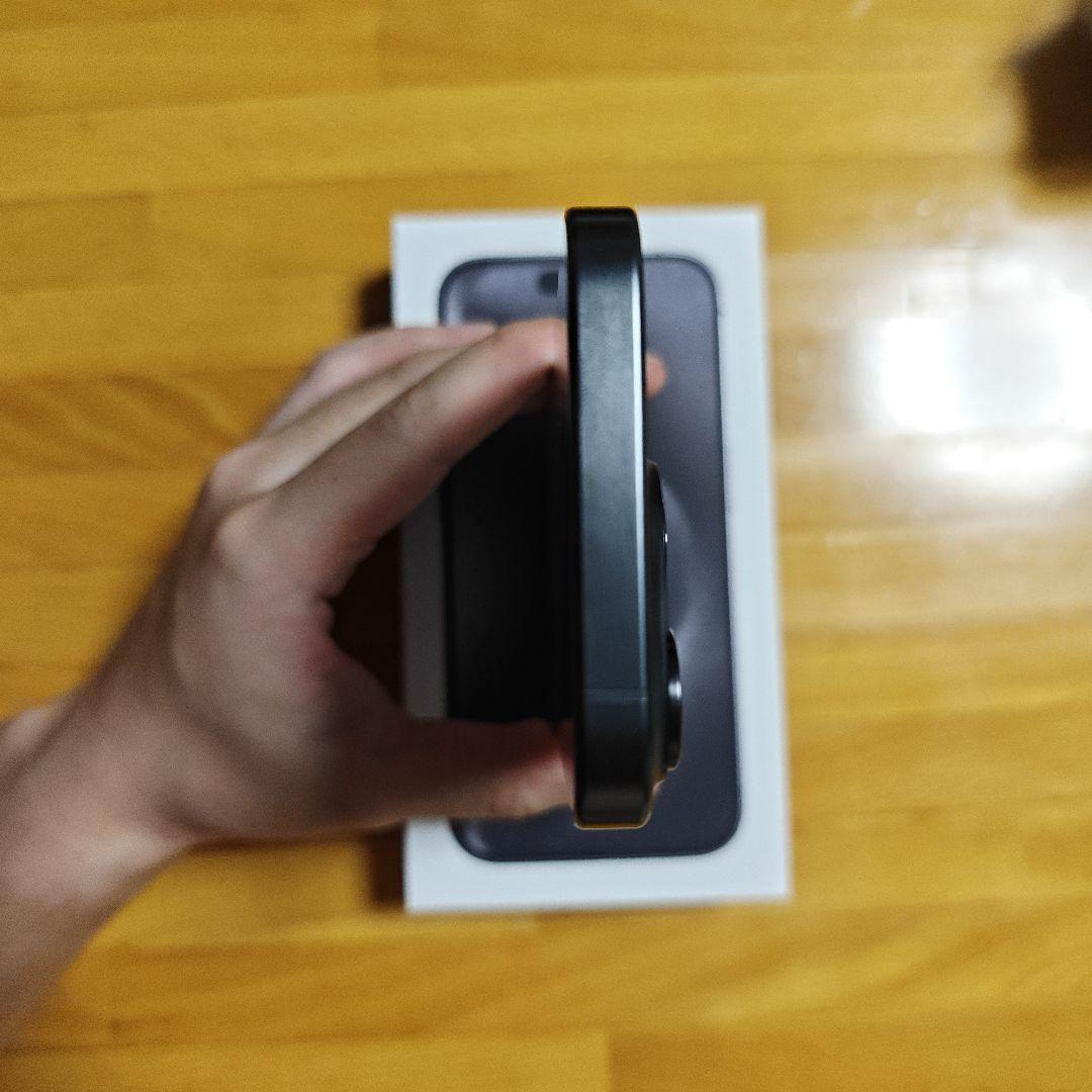 Apple iPhone 15 Pro 128GB ブラックチタン おまけ付き