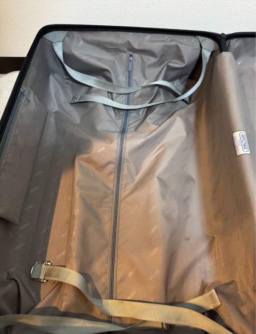 【RIMOWA】　高級ブランド 人気カラー　ネイビー キャリーケース