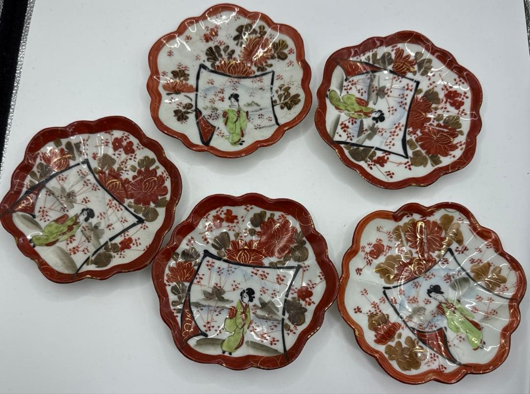 赤絵古い皿　時代物　色絵付 小皿　花 銘 田代 赤絵 人物 歪み 江戸 明治