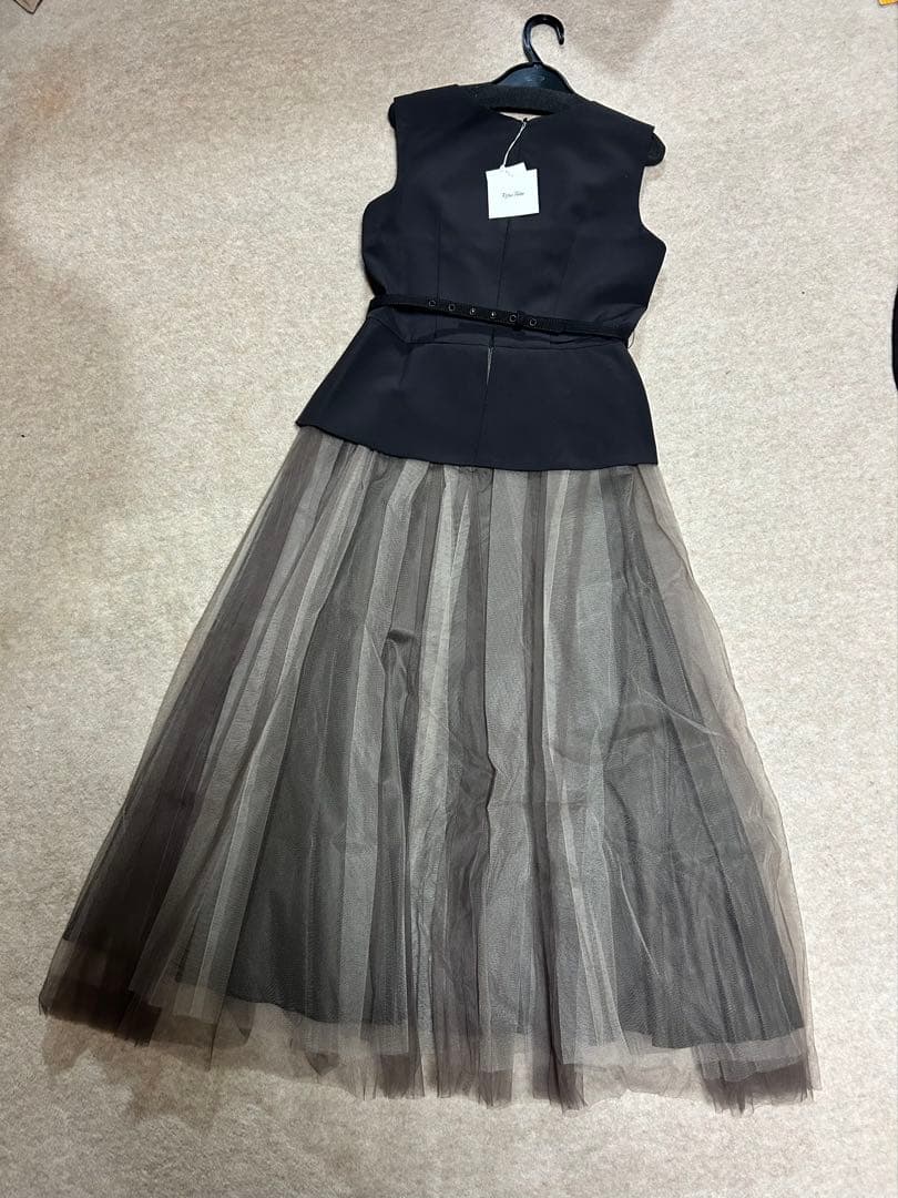 モダンエレガントなノースリーブ チュールレイヤード4層