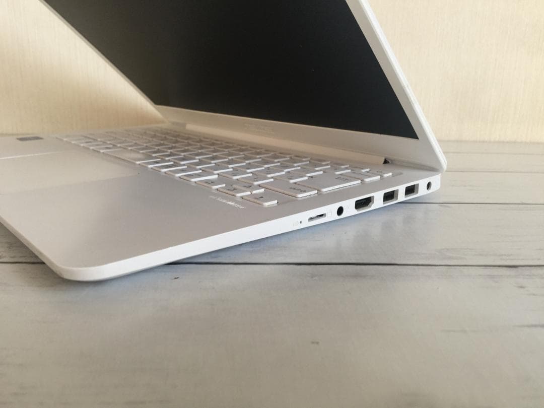 ASUS E406S 14型TFT液晶　薄型・コンパクト ノートパソコン